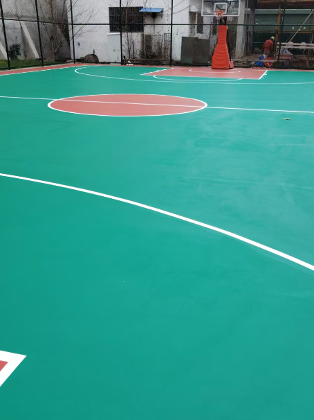 云城 球场长期使用易出现地面开裂